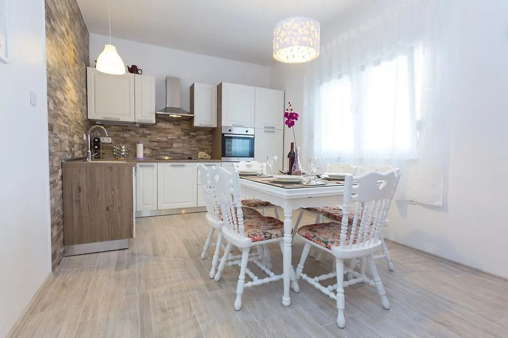 Apartment Perunika Zadar