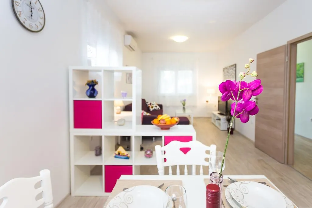Apartment Perunika Zadar