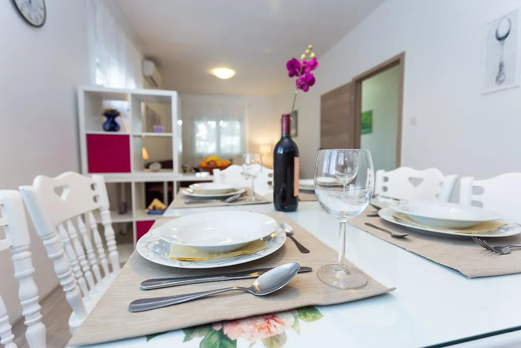 Apartment Perunika Zadar