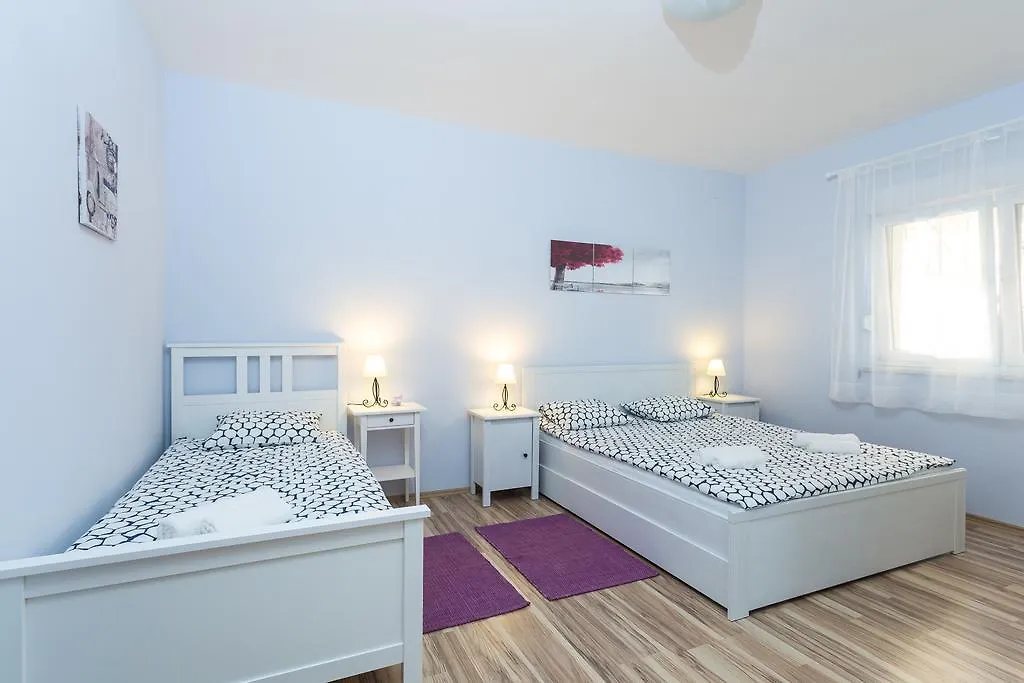 Apartment Perunika Zadar