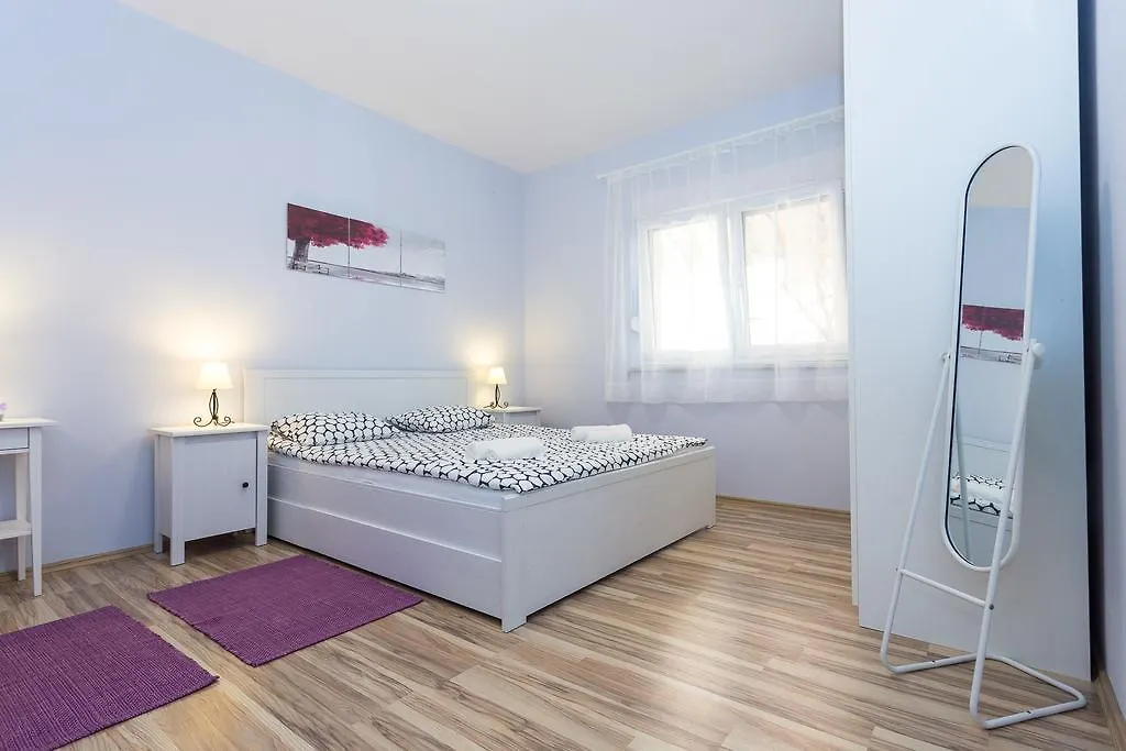 Apartment Perunika Zadar