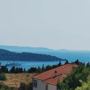 villa-confido-luxury-apartment-01.hotels-in-trogir.com/