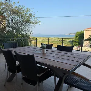 apartmani-matea-trogir.hotels-in-trogir.com/
